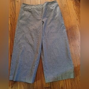 Ann Taylor LOFT Ann - Women's Black/White Cropped Pants. Size 6